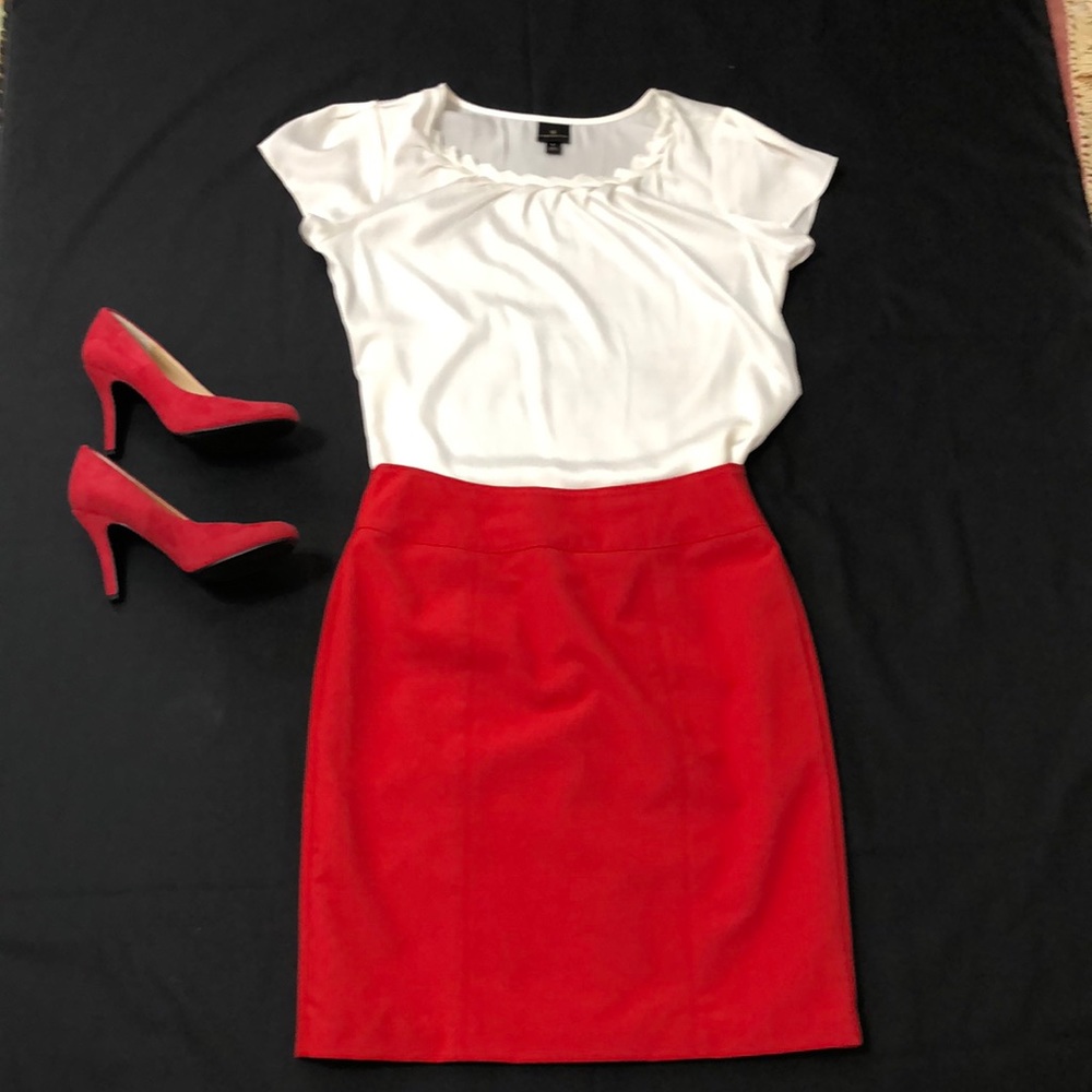 🎆 Classic Red Pencil Skirt 🎁. HOLIDAY SPARKLE!!